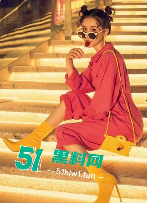 超美极品身材颜值于一体的平面模特的反差一面，背地里揉奶自慰求金主们操的一条小母狗。-3