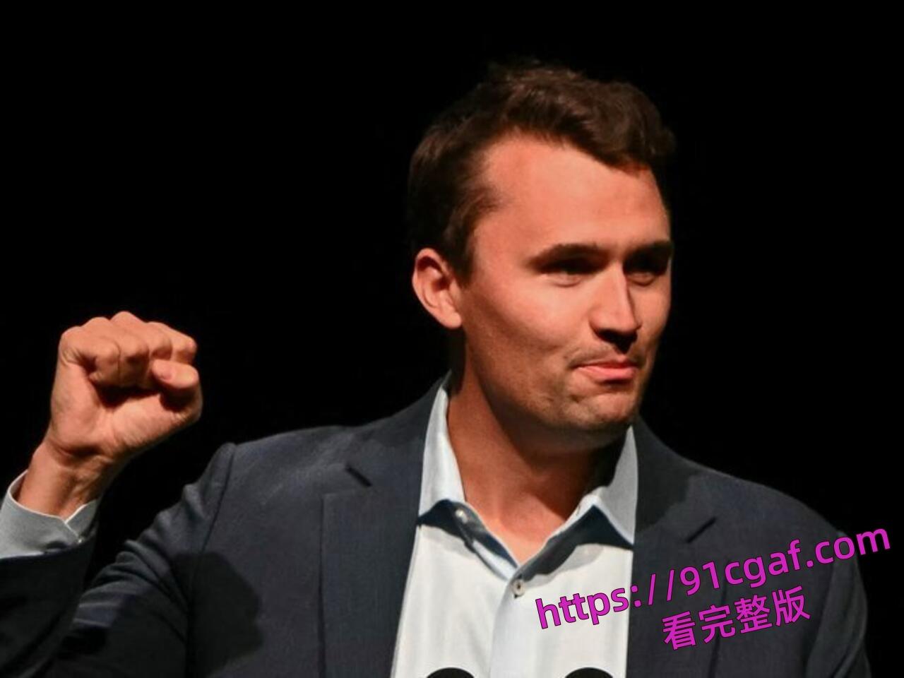 特朗普政治盟友查理科克在犹他州谷大学演讲时被枪杀 美国降半旗悼念右派盟友!-7