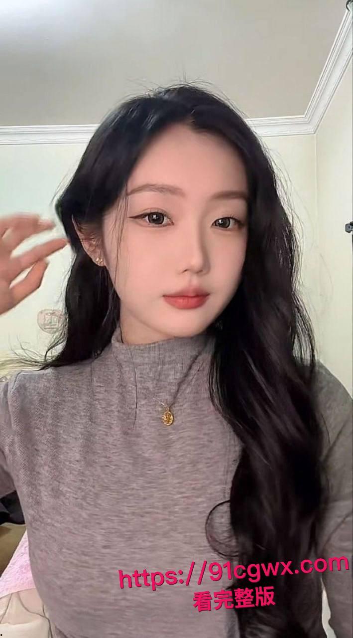 约了个漂亮的学生妹子，和她聊了很久才把她约了出来，后面才知道她居然有男友！-3