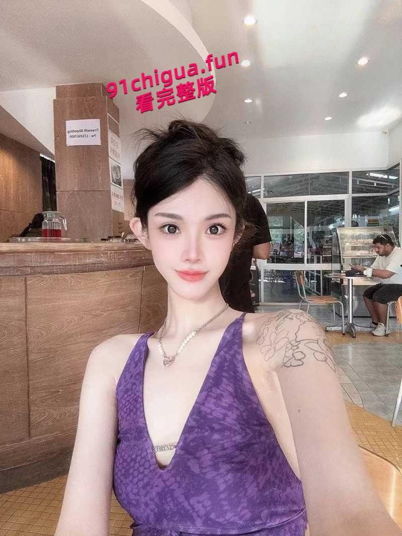 天津顶级名媛【黄丽娜】线下援交视频曝光，疯狂式口交深喉被金主爆操爽的直翻白眼，肩部纹身实锤无疑！-3