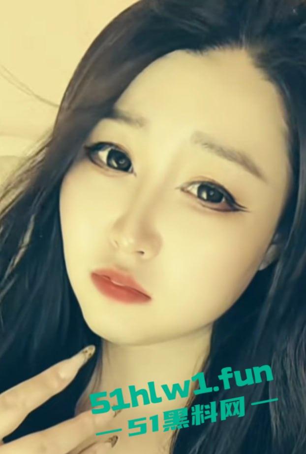 抖音67万粉的【崔崔567】直播巨乳木瓜在线钓鱼，真空会议室金钱诱惑下巨乳露奶，土豪狂刷礼物后续更劲爆！-5