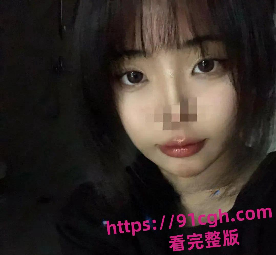 山西运城反差学生妹 陈茹茹 淫荡穿着学生装啪啪口交一顿乱吸-1