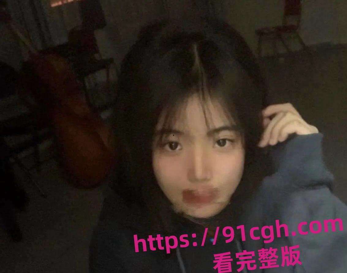 山西运城反差学生妹 陈茹茹 淫荡穿着学生装啪啪口交一顿乱吸-2