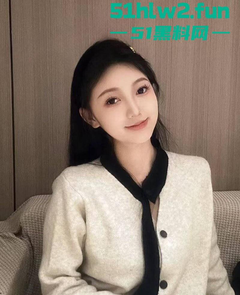 师范学院高冷校花【杨欣欣】私密约炮视频流出，清纯女神变身性爱尤物深情口交 内射全过程大尺度展示。-5