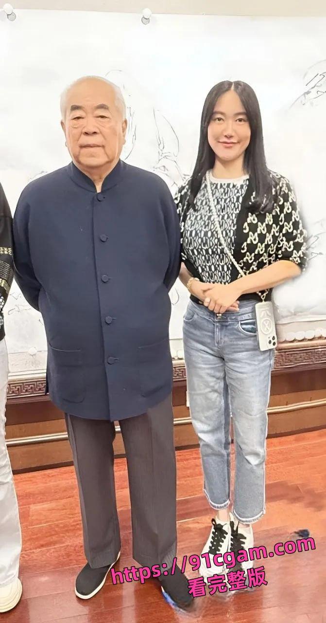 深圳龙岗“骚婊”何静琪酒吧嗑药嗨翻！点男模假装被操-8