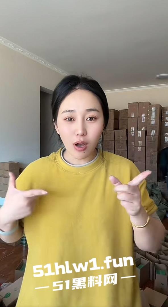 网红劲爆大瓜，青海抖音网红【藏族宋小宝】与【静静】在家中私拍性爱视频泄密流出，静静的小穴是真的会吸啊！-2