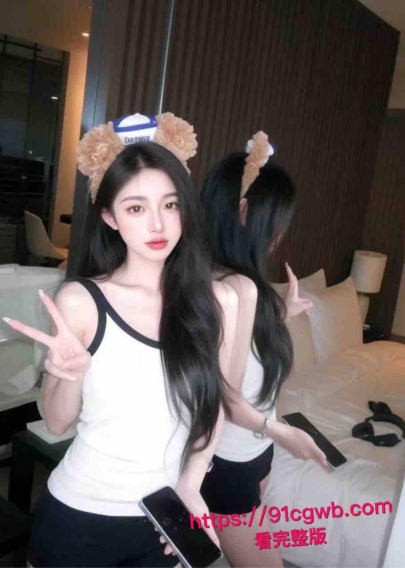 巨乳露脸小骚货唐语棠豪乳狂甩，骑乘女上位骚扭大屁股，换后入时肥臀夹鸡吧更紧，乳波臀浪操到床塌！-7