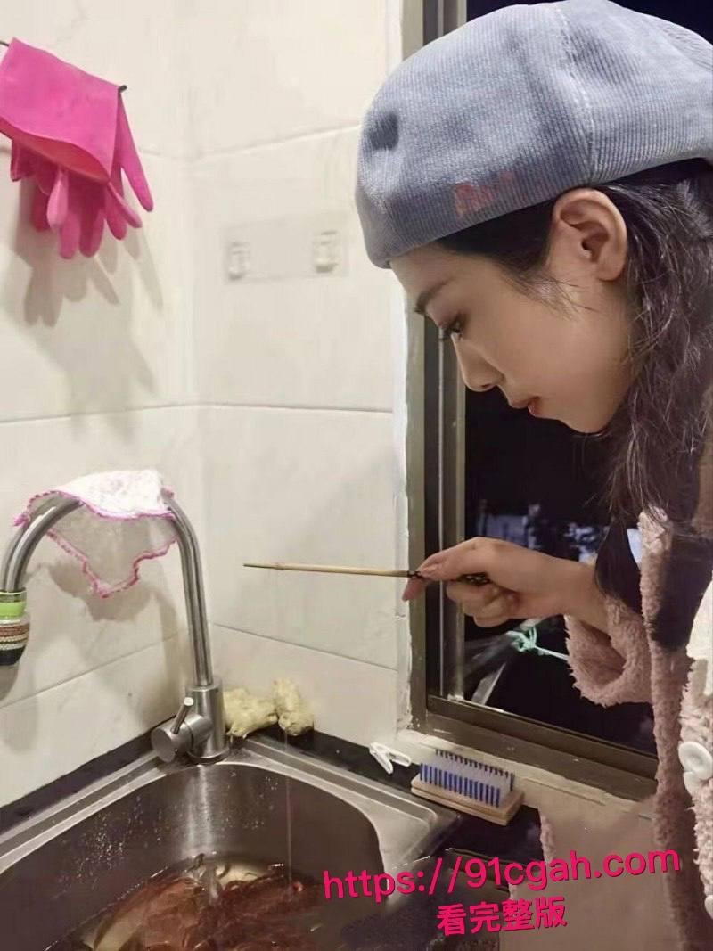 浙江台州26岁人妻马彦静订婚后饥渴难耐与前男友偷腥出轨  穿着性感母狗套装被后入爆操 淫穴被玩弄的直接潮喷-4