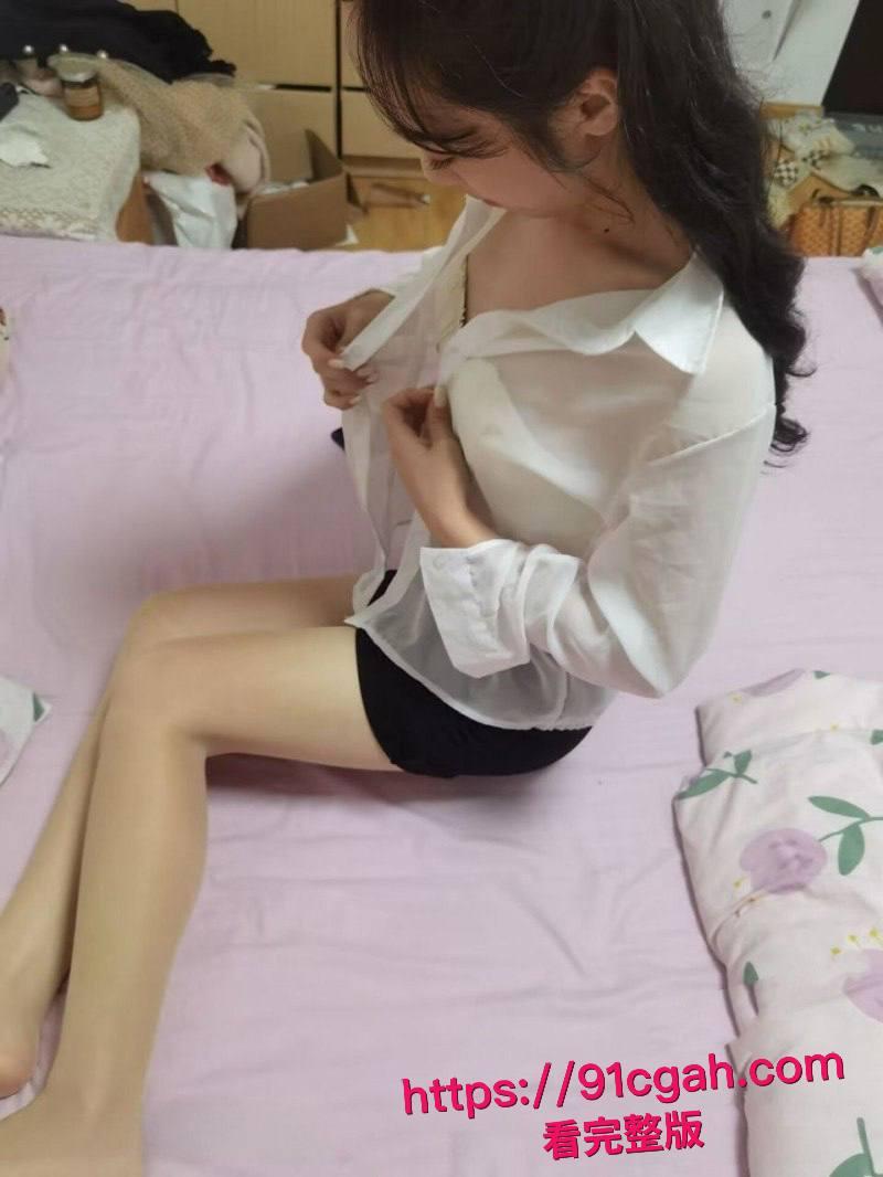 浙江台州26岁人妻马彦静订婚后饥渴难耐与前男友偷腥出轨  穿着性感母狗套装被后入爆操 淫穴被玩弄的直接潮喷-5