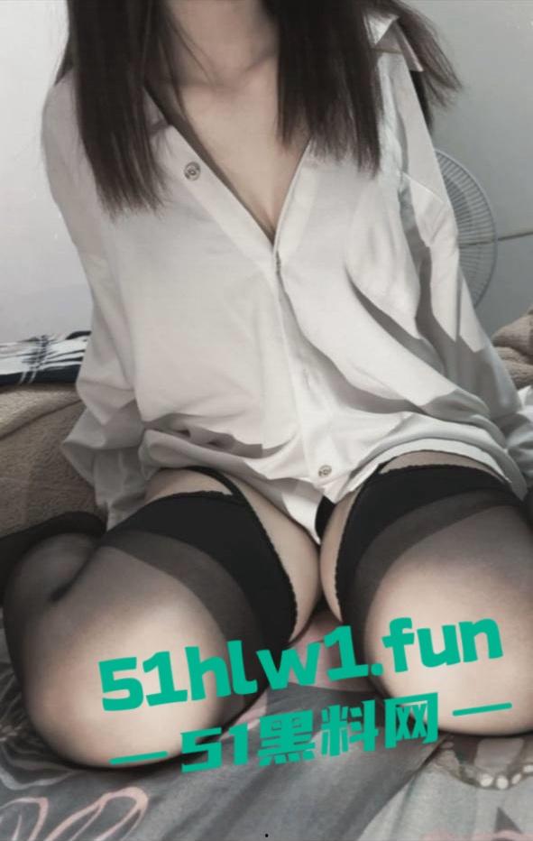 约炮大神投稿自己21岁极品纹身母狗【卢欣柔】年纪轻轻会的不少，各种姿势任猛男持续输出-3