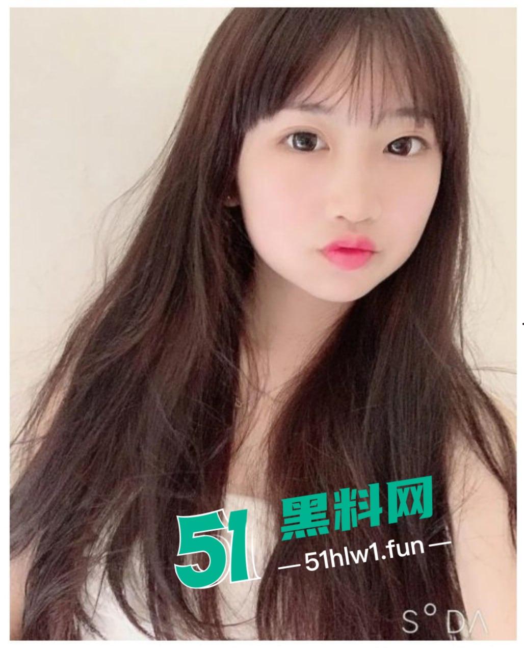 辽宁大学母狗【陈莹】大奶肥臀骚母狗，平时打扮起来还挺耐看的，但骚劲全校第一 出名的校园公交车做爱视频流出。-8