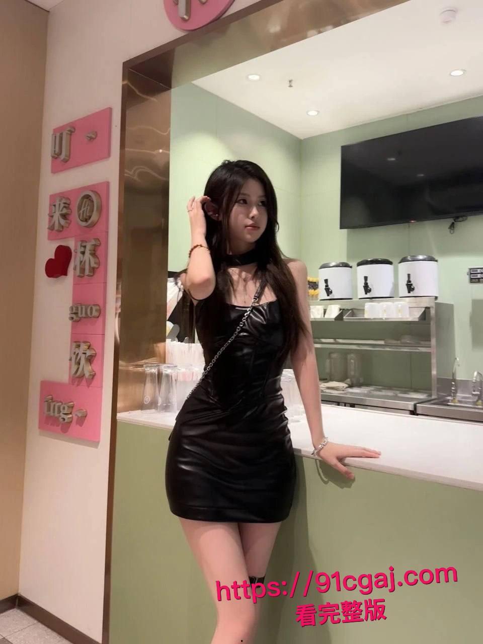 抖音性感骚货小母狗天天发骚钓金主！被金主当鸡巴套子，白虎嫩逼操到麻木喷汁！-8