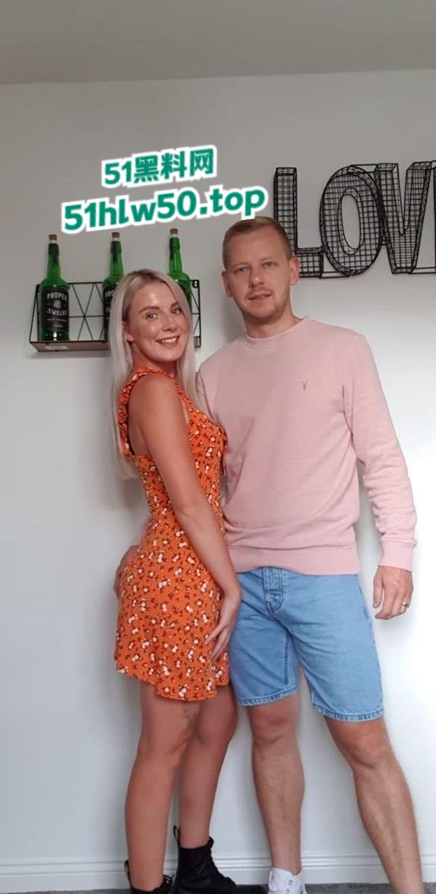 英国真实绿帽夫妻，顶级身材性感淫妻被老公带着出去约炮，黑人大屌爆操抽插太刺激！-1