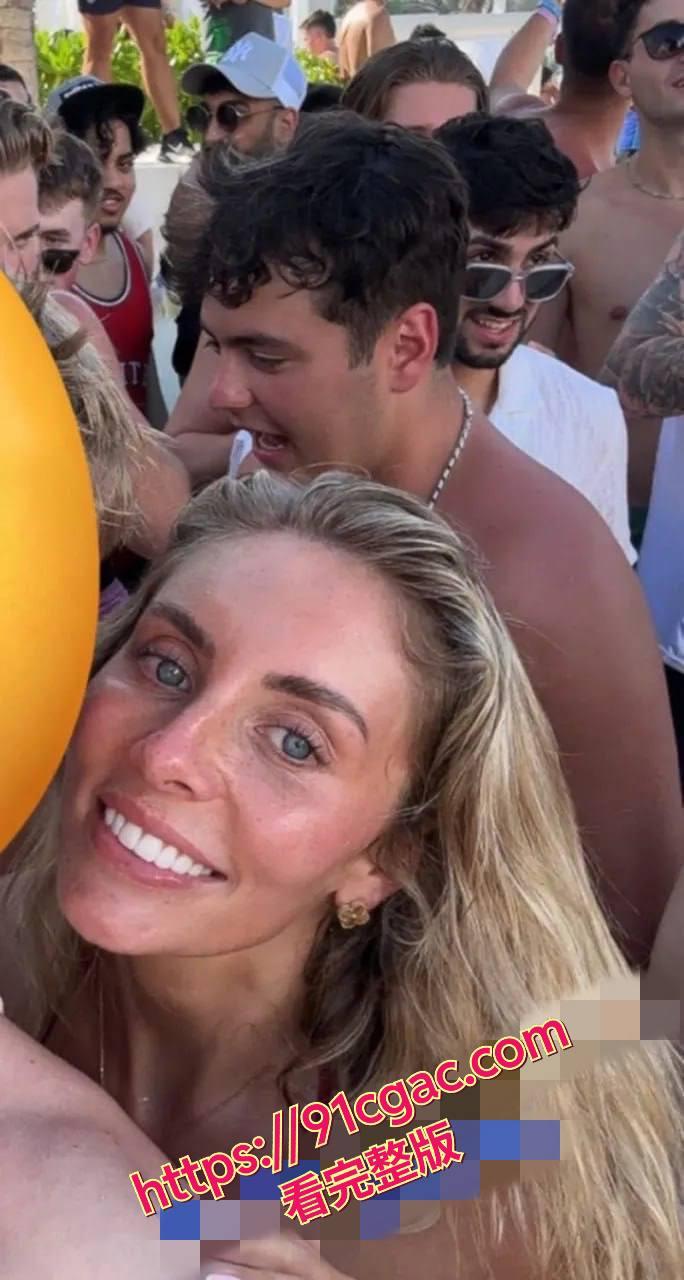 英国千人斩女星 邦妮·布鲁 最新挑战来袭 浴缸里倒满精液直播沐浴-2