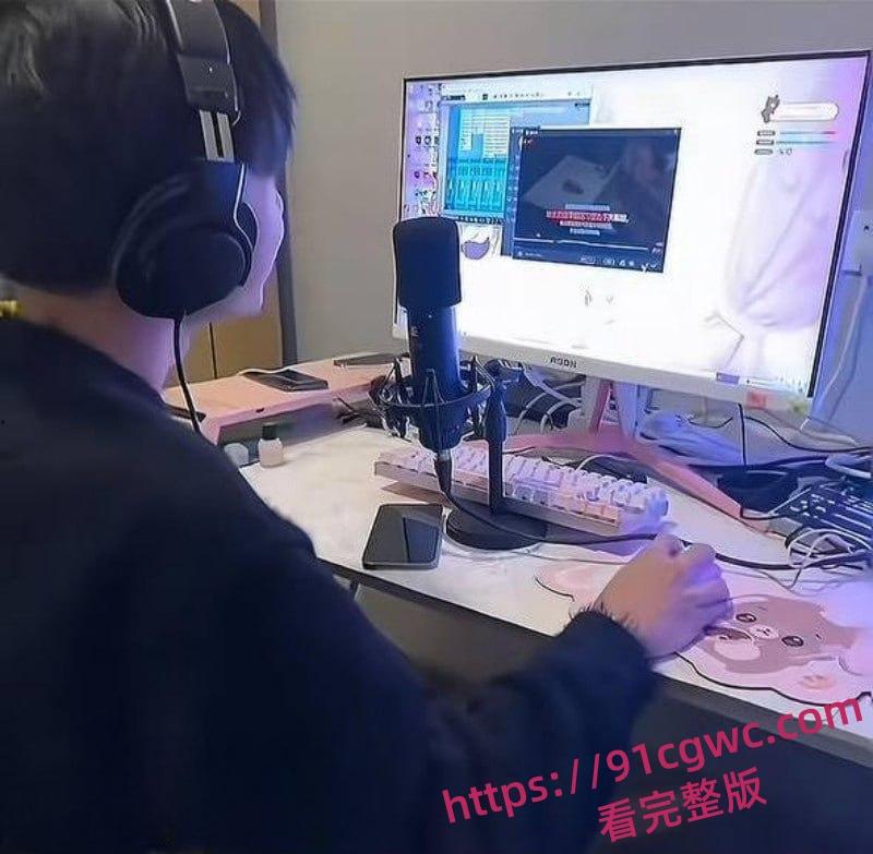 抖音340万粉网红少涵自曝猛料 男友伍六七出轨操粉 无套内射女粉为其打胎 性爱视频曝光实锤无疑！-1