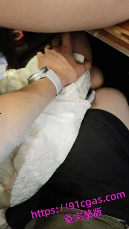 18岁小妹子失恋 约上小米SU7顺风车司机车震打炮！小米SU7什么时候成为炮车了！-2