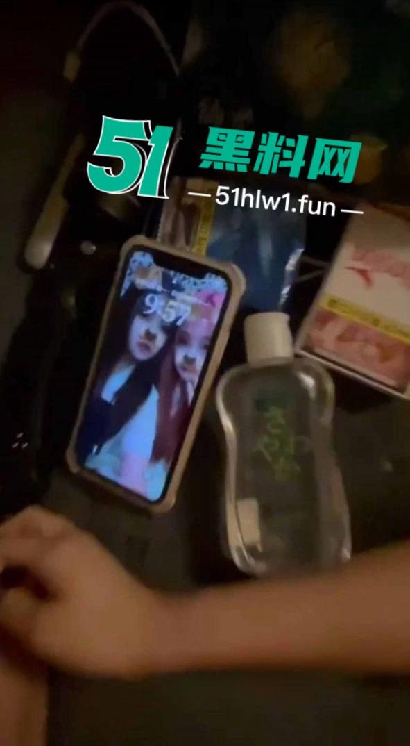 Tiktok高颜值擦边博主【林美珍】酒吧被捡尸事件，大神自曝激情啪啪视频吸引眼球。-4