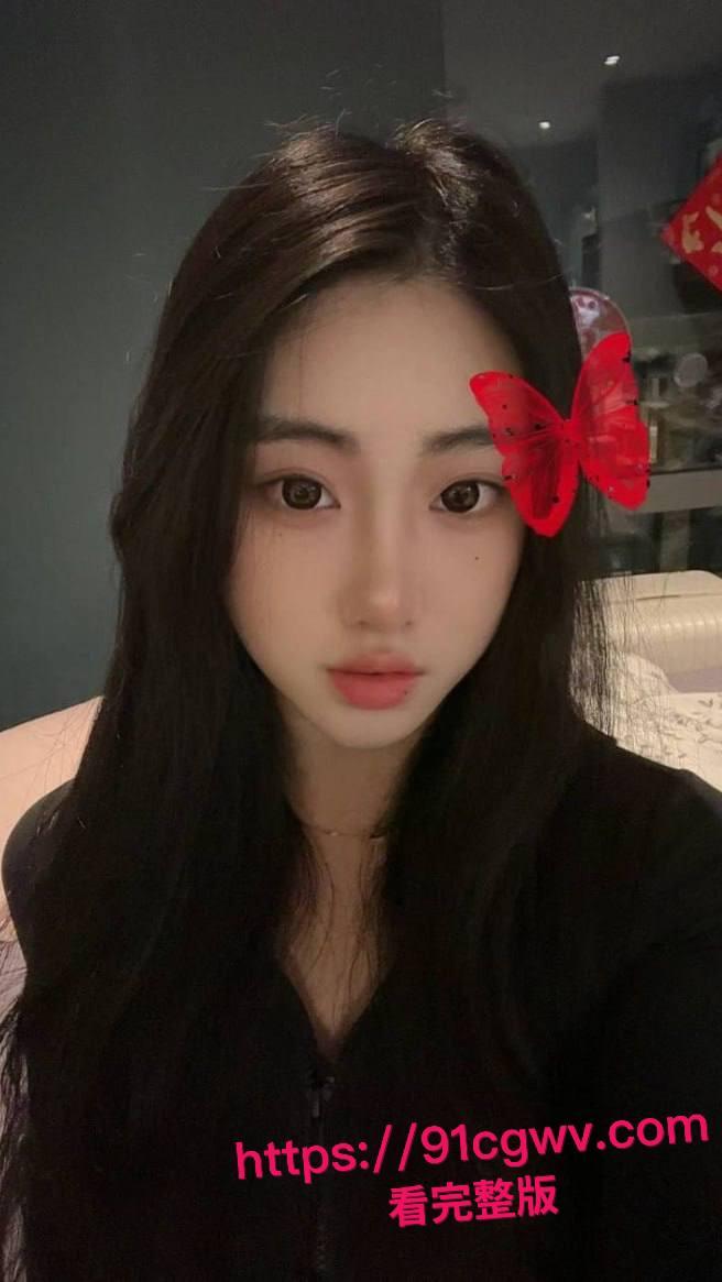 谢菲尔德音乐系高颜女神王天惨遭绿帽男友甩出私密大片！留学圈人人给钱就能上的极品骚货，跪舔鸡巴视频让哥们儿裤裆紧绷-23