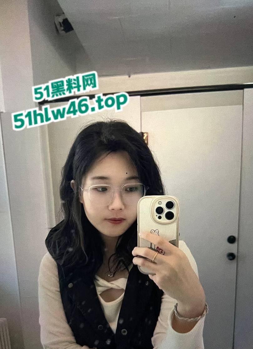 陕西渭南师范学院【陈小雨】背着男友出轨还惨遭炮友曝光，现在是全校出了名的肉便器！-1