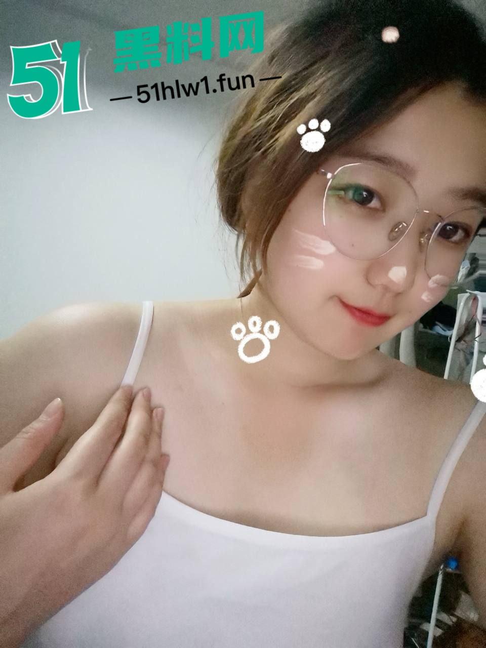 西安反差婊母狗教师，白天教书育人晚上变身母狗开始自拍给网友上性教育课程自慰视频曝光。-4