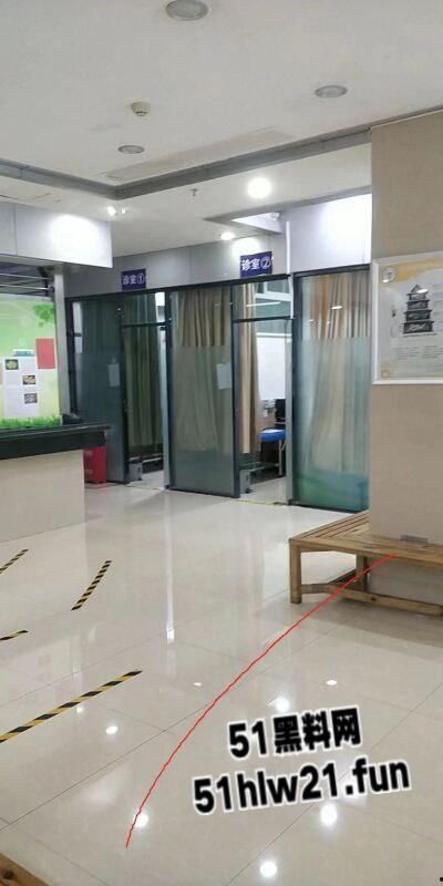 极品白嫩骚兔女郎网聊主动送炮，老实男激动提枪赴约却被上了生动一课脑袋坏了！-1