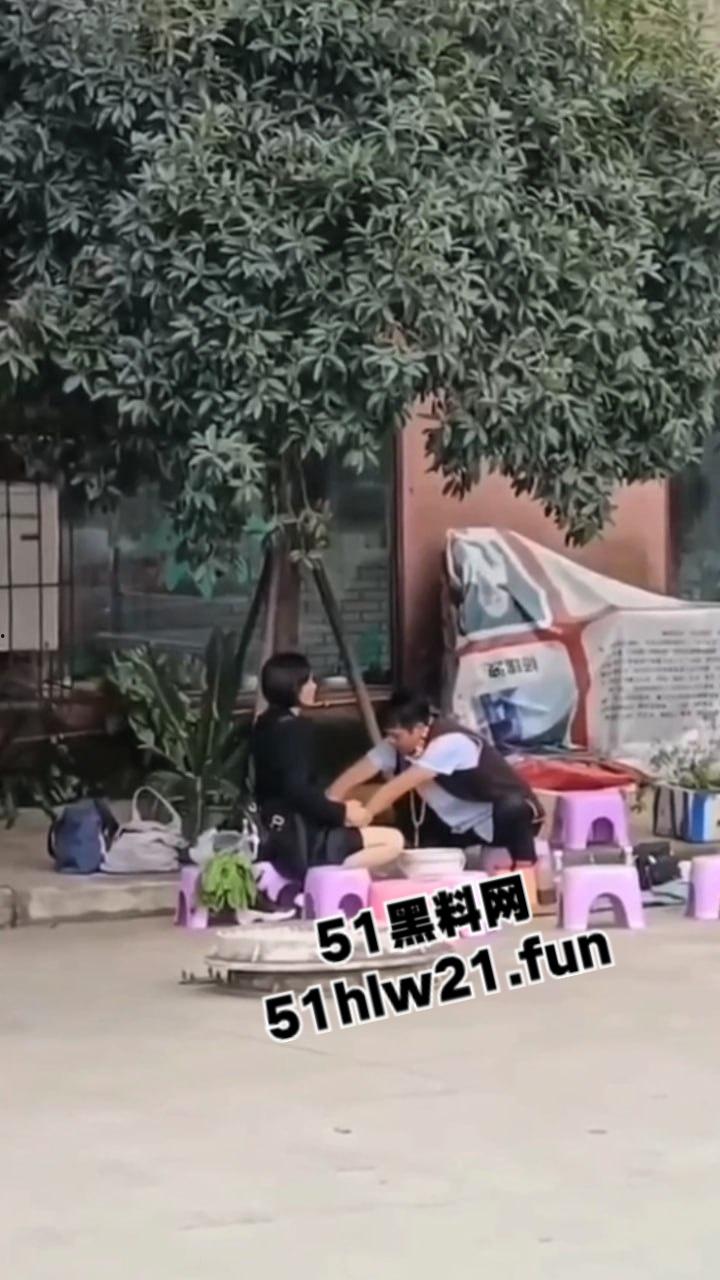 江湖骗子命理大师，当街算命还上手掏女客户裤裆摸逼，起身做法摸奶揉捏这都能骗人呢！-6