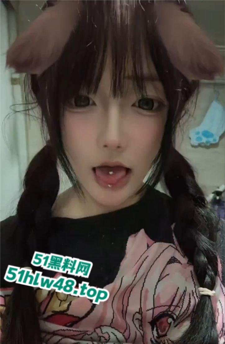 福建福清19岁嫩妹【顾茹馨】Cos骚母狗大尺度视频，性感Cos服裹着娇嫩肉体骚到极致！-1