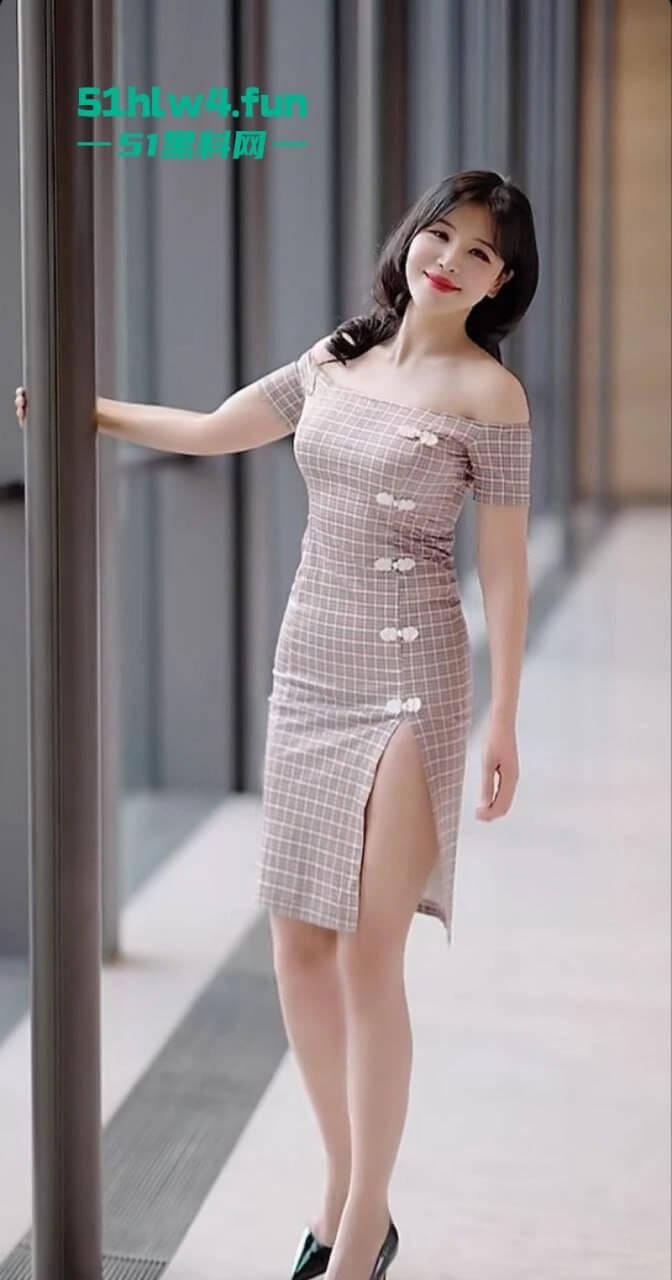 抖音巨乳嫩妹【刘钰儿yuer】顶级私拍泄露，口交深喉化身榨精魔人，露脸性爱高潮不断！-2