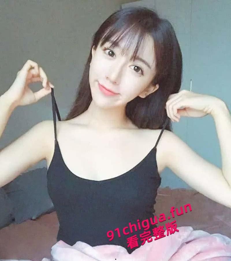 全网热搜，抖音千万网红【呆妹儿小霸王】首秀日塌房，前男友独家投稿爆料开房洗澡，三点全漏露脸实锤太TM炸裂了！-1