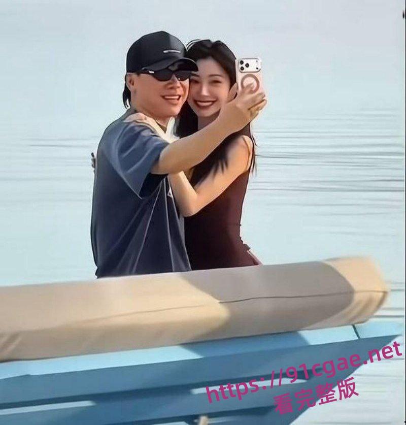 纯欲天花板易梦玲继马思维后再曝新恋情 与胡彦斌马尔代夫当街热吻被网友扒出-3