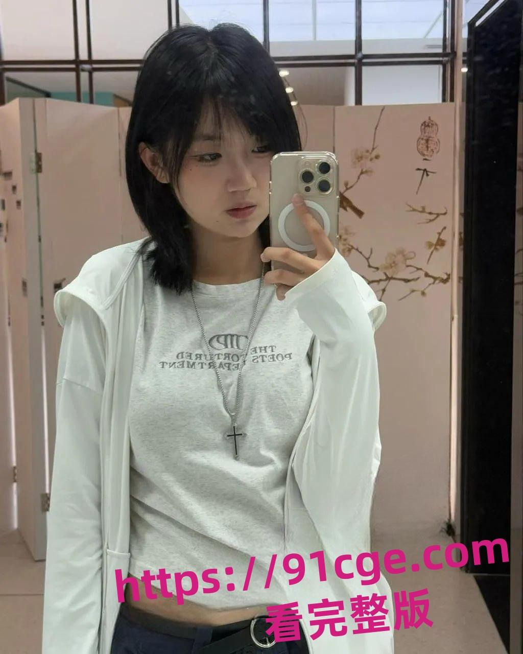 调教南京学院高颜值短发学生妹性欲超重喜欢玩炮机-1