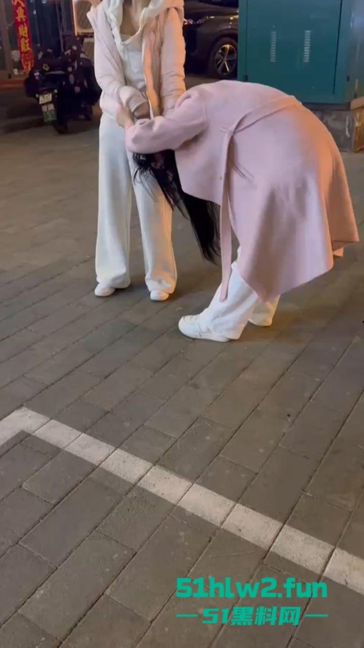 河南嘴硬小三频繁发微信勾引有妇之夫诉说骚逼的孤苦，原配怼拍暴打后发抖音曝光。-10