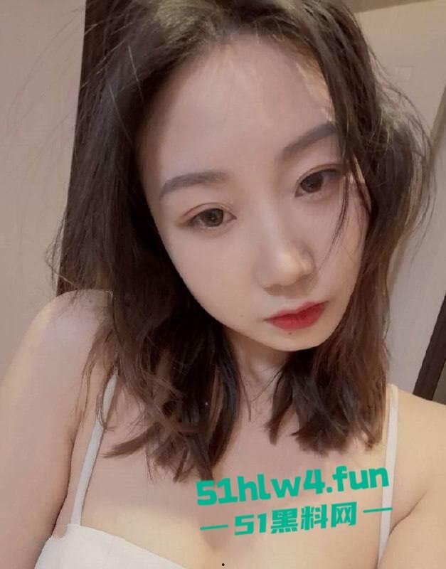 顶级身材御姐人妻【王诗玉】万达轻奢专柜柜姐，身材高挑巨乳翘臀背着老公约炮被发现果断将骚逼曝光。-7