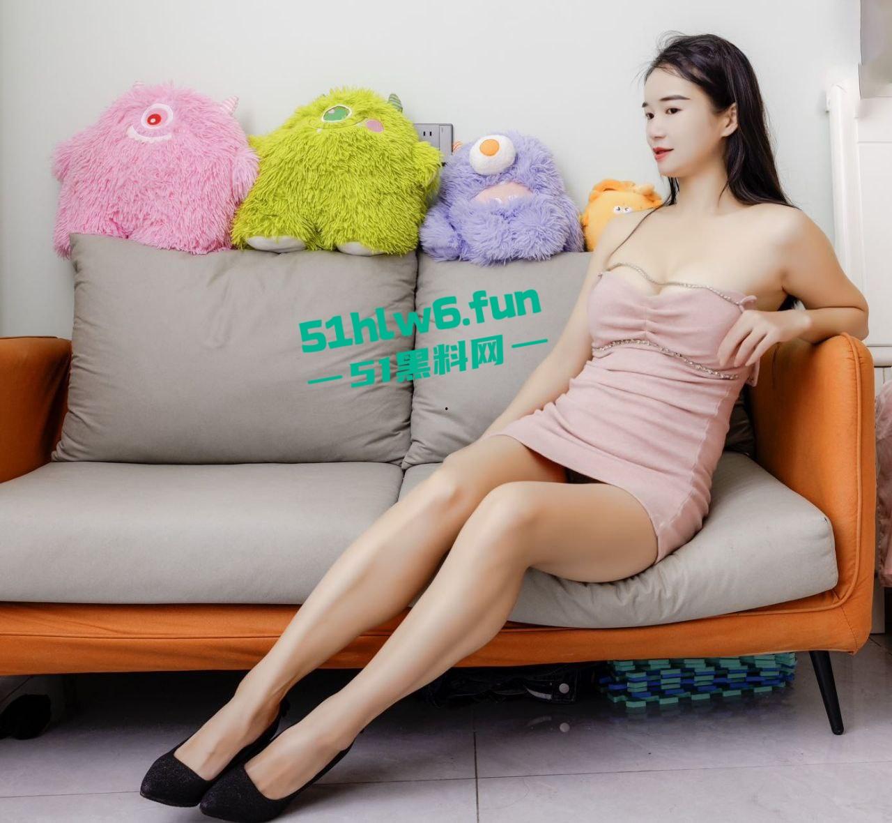 上海人妻宝妈【柳青青】刚生完孩子的极品哺乳期母狗，背着老公约炮大屌男被操的奶汁飞溅。-4