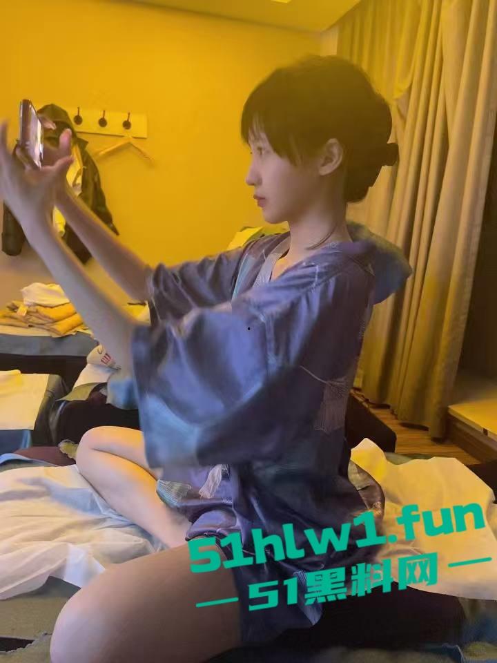 青岛985研究生嫩妹，颜值清纯身材性感，私下竟是M属性母狗被主人调教包养，最后还被主人曝光出来。-12