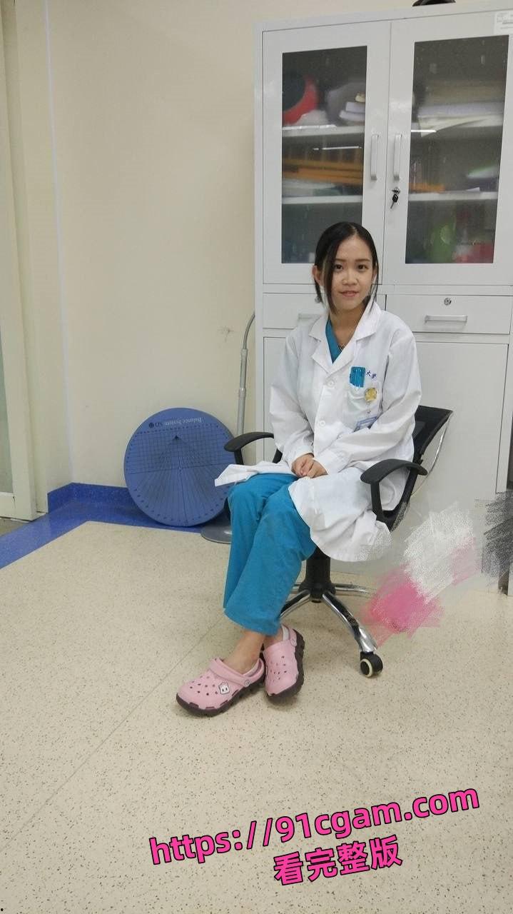 华南医科大学反差婊梁晨 被男友操的语无伦次 逼超级紧 各种勾搭外国人-2