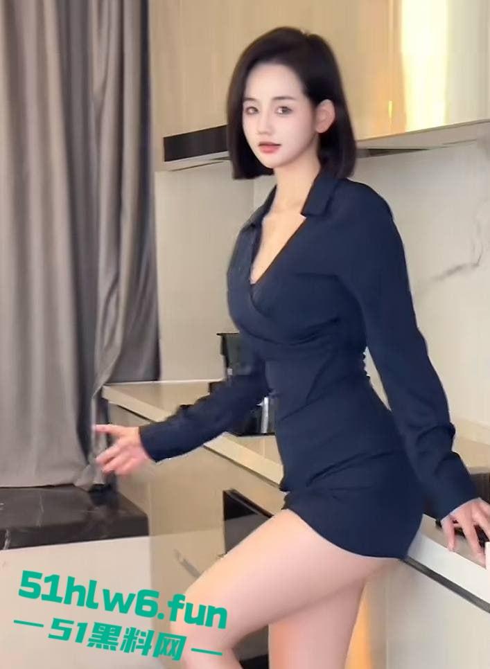 抖音18万粉的美女车模【蕾贝卡】直播露点乳形暴露福利满，换衣春光炸翻直播间！-6