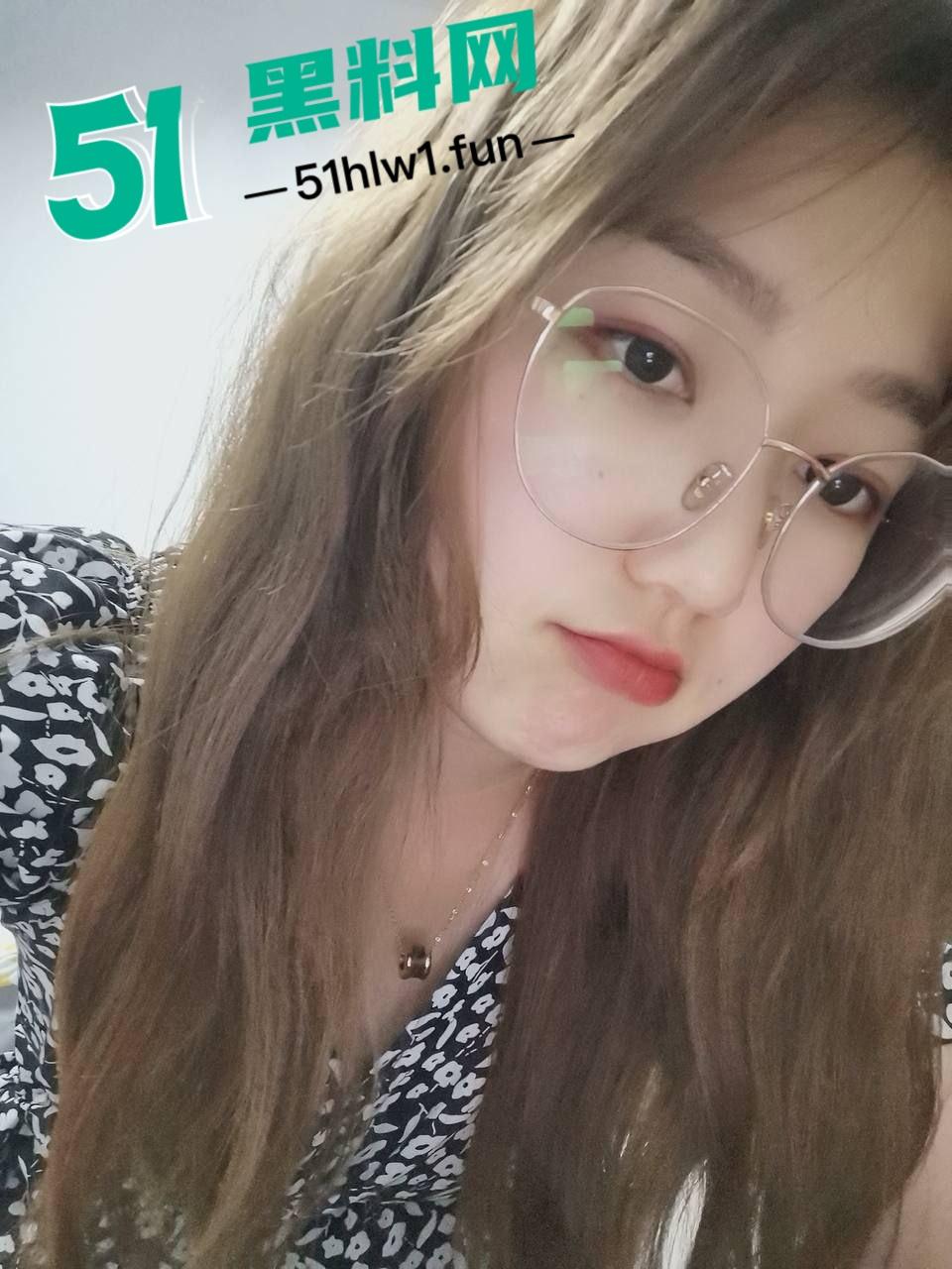 西安反差婊母狗教师，白天教书育人晚上变身母狗开始自拍给网友上性教育课程自慰视频曝光。-6