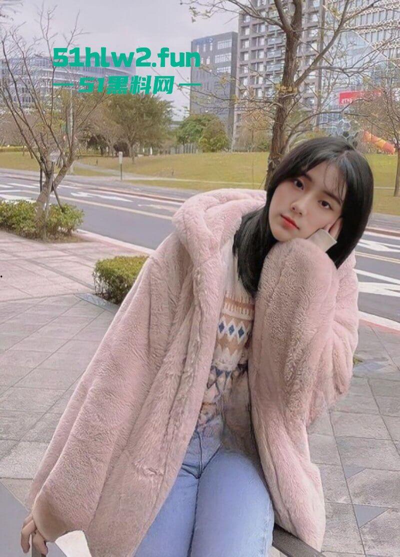 你喜欢的样子我都有，清纯颜值型女大学生送给男友的特殊开学礼物，泄欲发骚拍下视频被泄密！-2