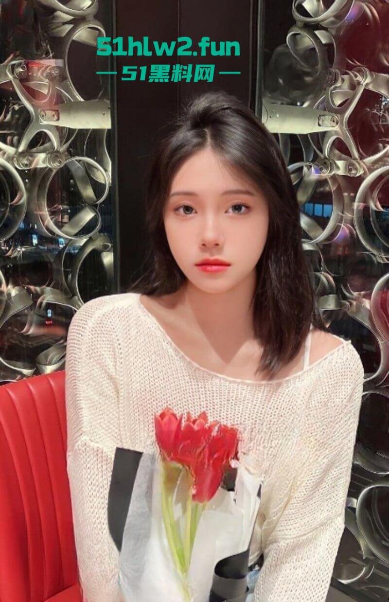 你喜欢的样子我都有，清纯颜值型女大学生送给男友的特殊开学礼物，泄欲发骚拍下视频被泄密！-9