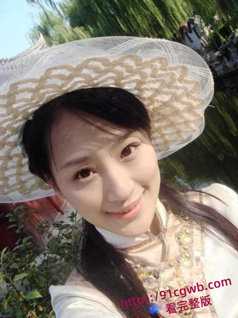 清纯女星吴绿洲在影视剧美丽的错误中大胆漏奶 属实是为艺术献身-1