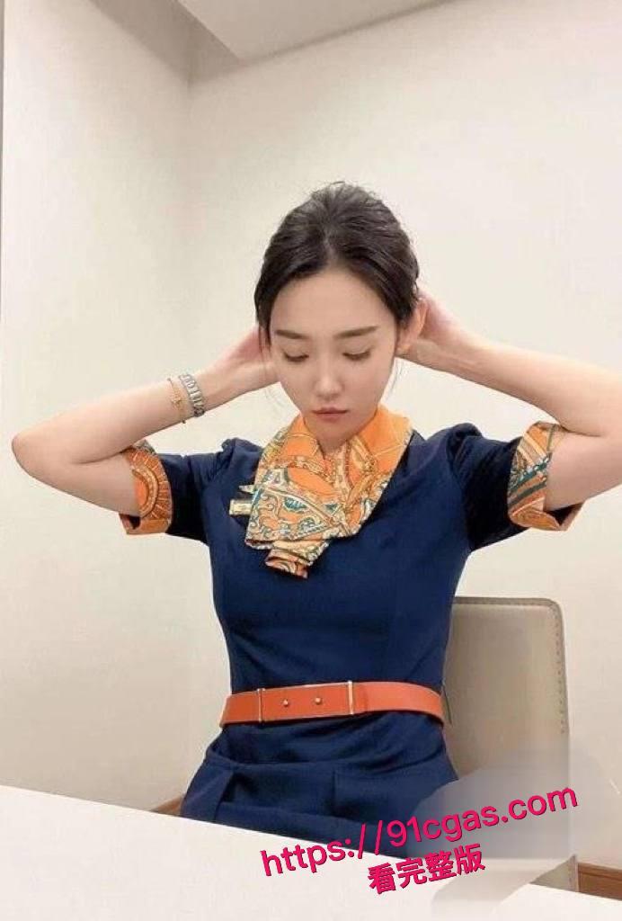 优雅空姐张颖，青岛航空乘务长，制服下的完美身材惊艳四座！-2