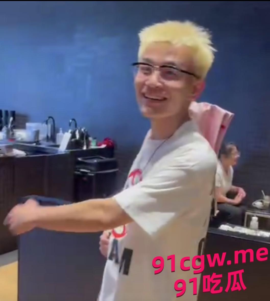 网红周二磊热瓜来了 男主评论区全是卖片哥 6部不雅视频合集-3