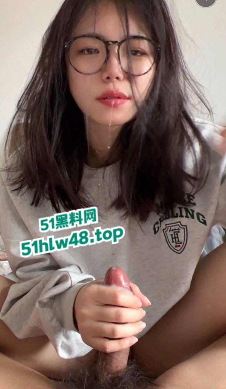 长清大学门事件，高颜值甜美学生妹，纤细高挑的黑丝AJ女被大屌体育生爆操抽插，搞得全校人尽皆知！-4