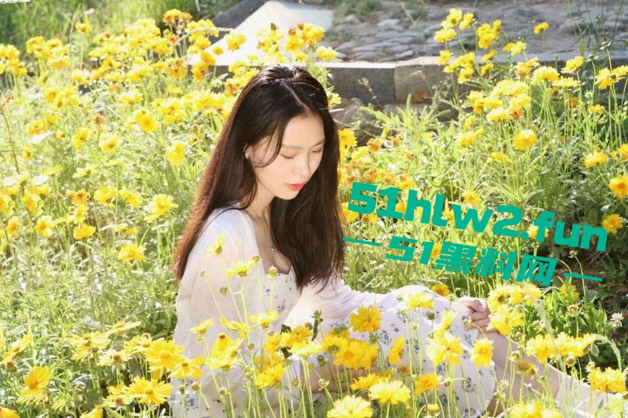 幼师专业女大学生，白天是孩子王，晚上变男人玩具！表面清纯受人尊敬，私下淫荡骚成狗，真想狠狠操烂她！-7