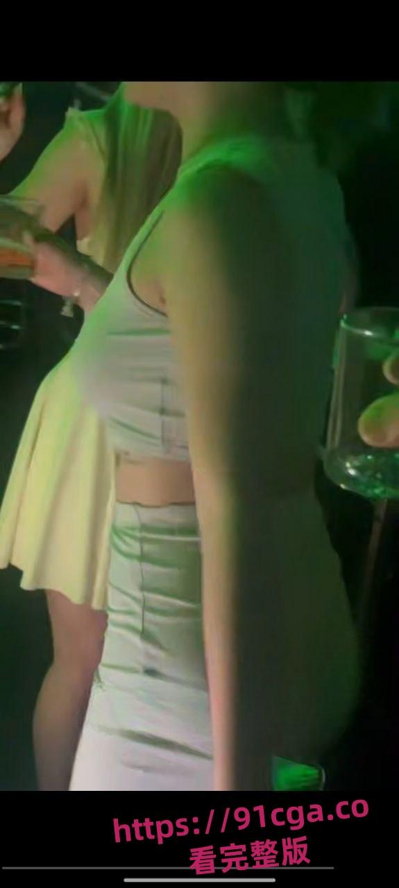 惊爆饭店与KTV的内卷大战火热上演，凸点舞娘扭臀跳擦边舞吸客-4