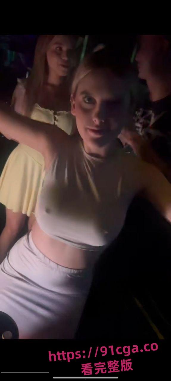 惊爆饭店与KTV的内卷大战火热上演，凸点舞娘扭臀跳擦边舞吸客-5