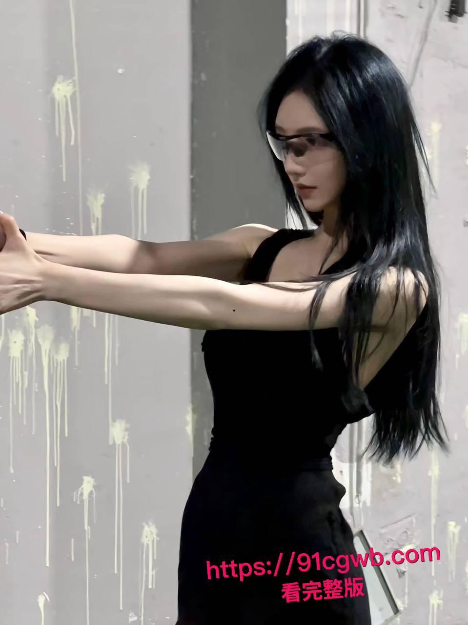 独家爆料！珠海斗门区李嘉颖反差婊属性全开，男友家中激情口交操逼内射，高潮淫叫浪到骨子里！-4