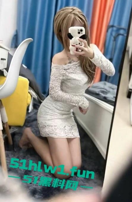 福建莆田骚货【郑烨烨】快手网红【吐泡泡】群里疯传她被操自拍视频，一边叼烟一边求操，骚话连篇堪称精神小妹本妹！-14