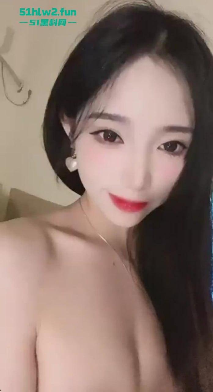 性感女主播【草帽】全身透露着淫荡的气息，在镜头前自慰扣穴性感的娇躯都要被玩坏了！-3